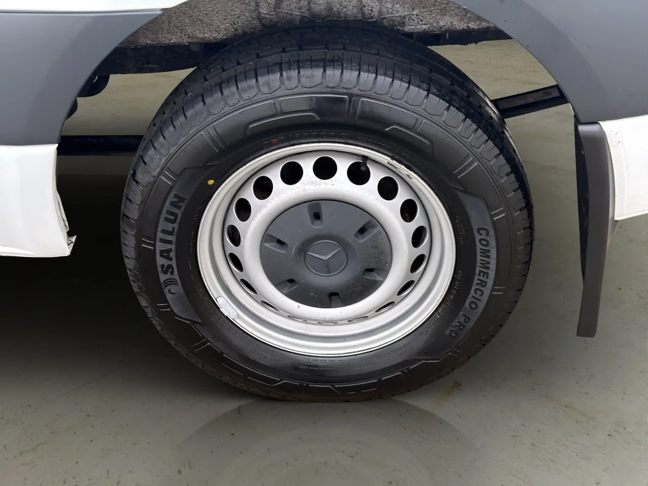 Vehicle image 26