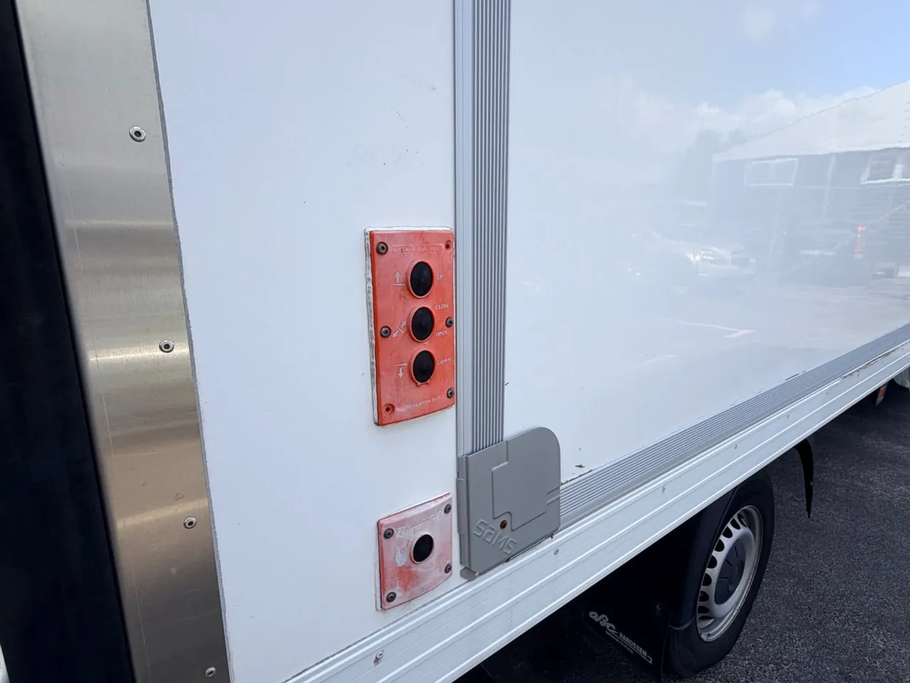 Vehicle image 11