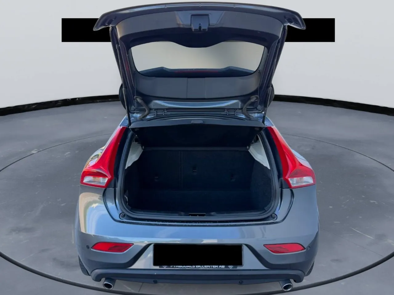 Vehicle image 16