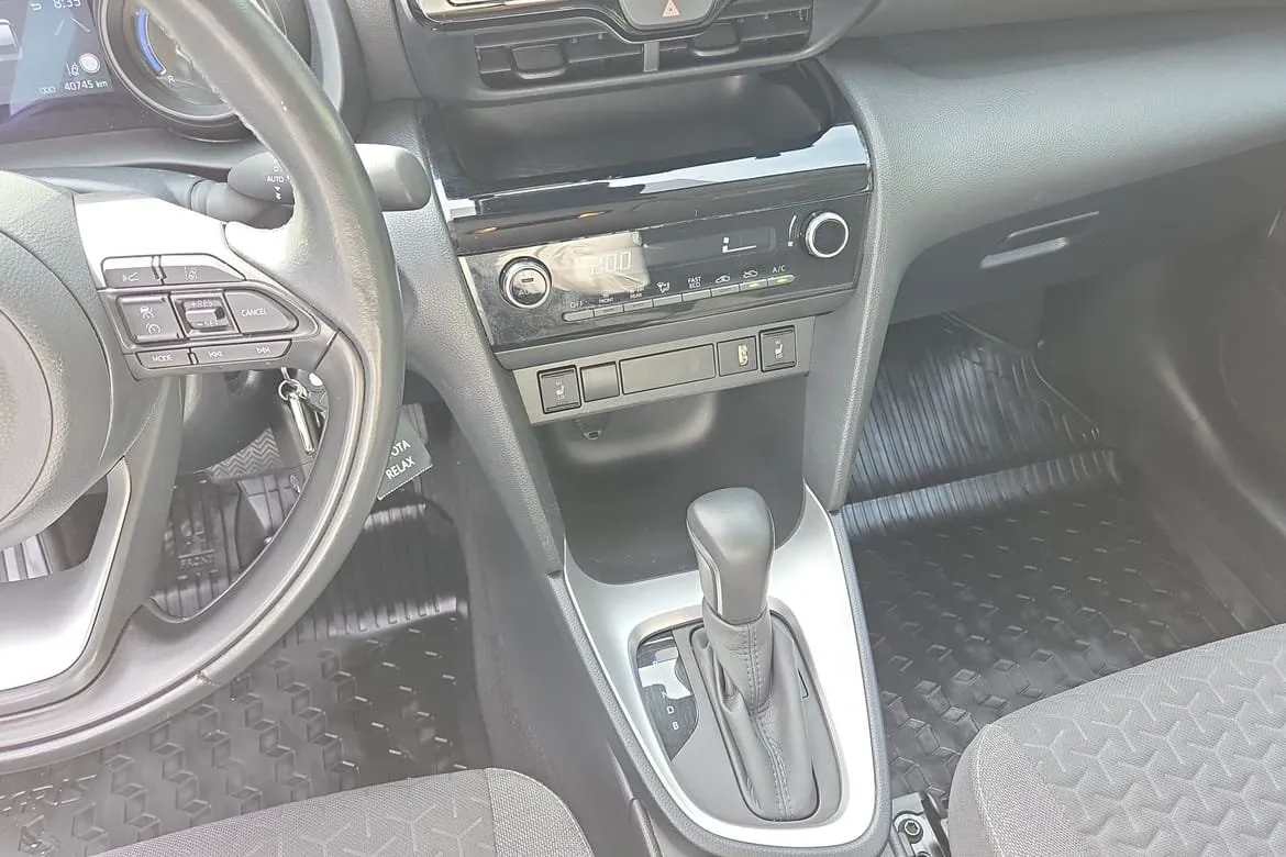 Vehicle image 19