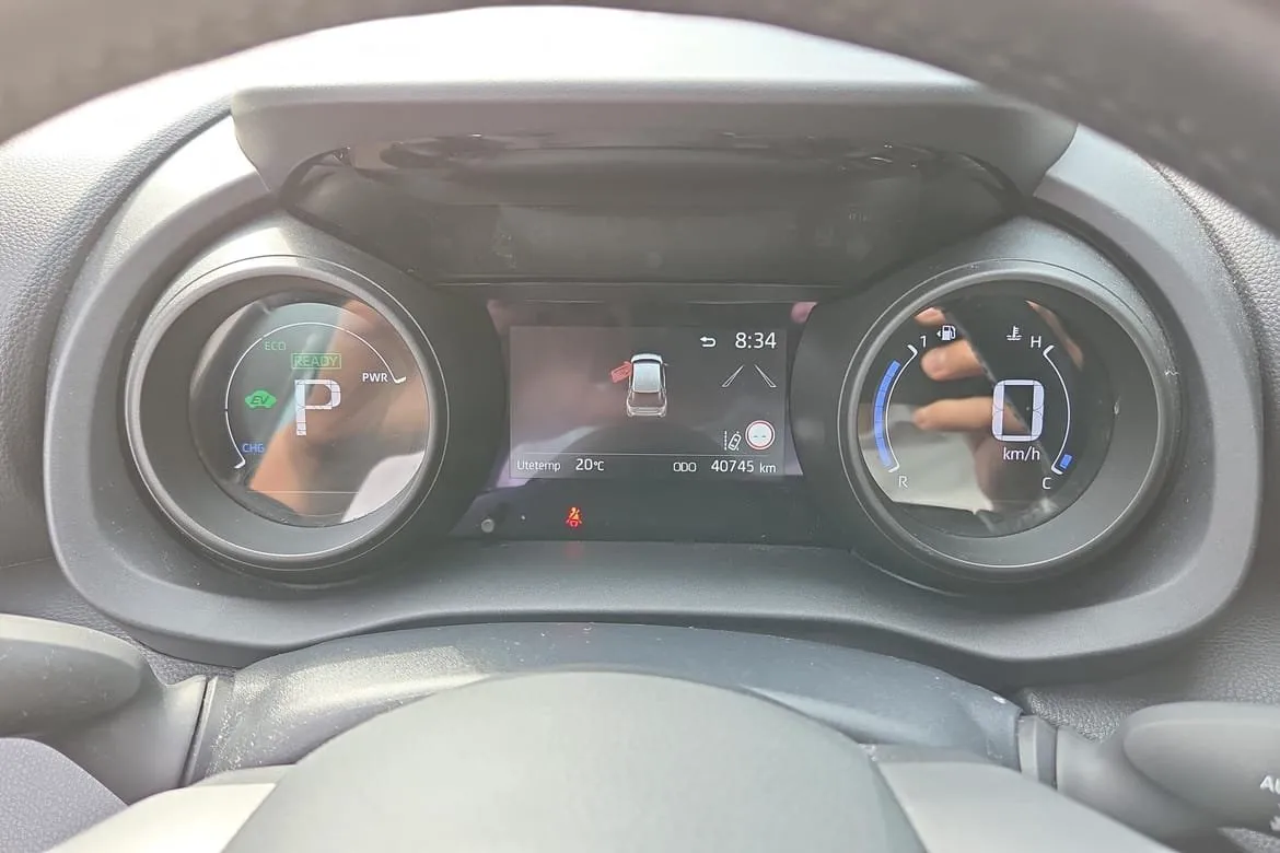 Vehicle image 12