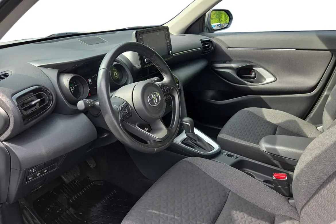 Vehicle image 10