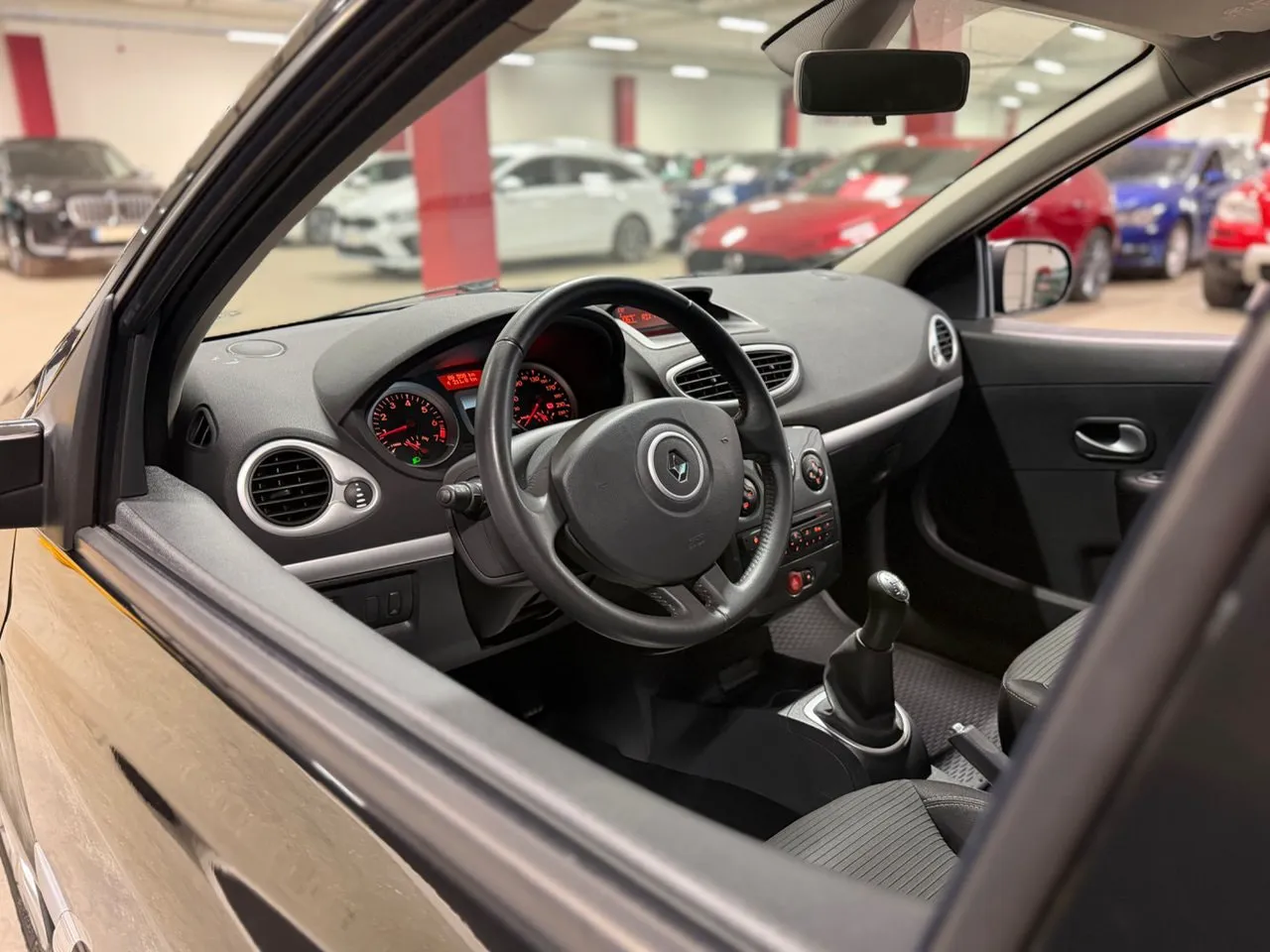 Vehicle image 11