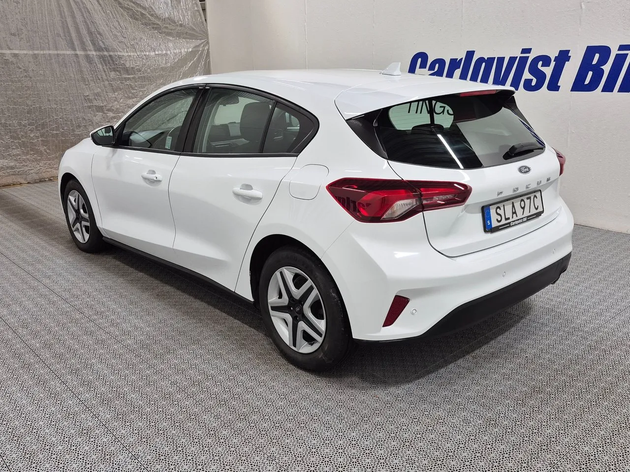 Vehicle image 4