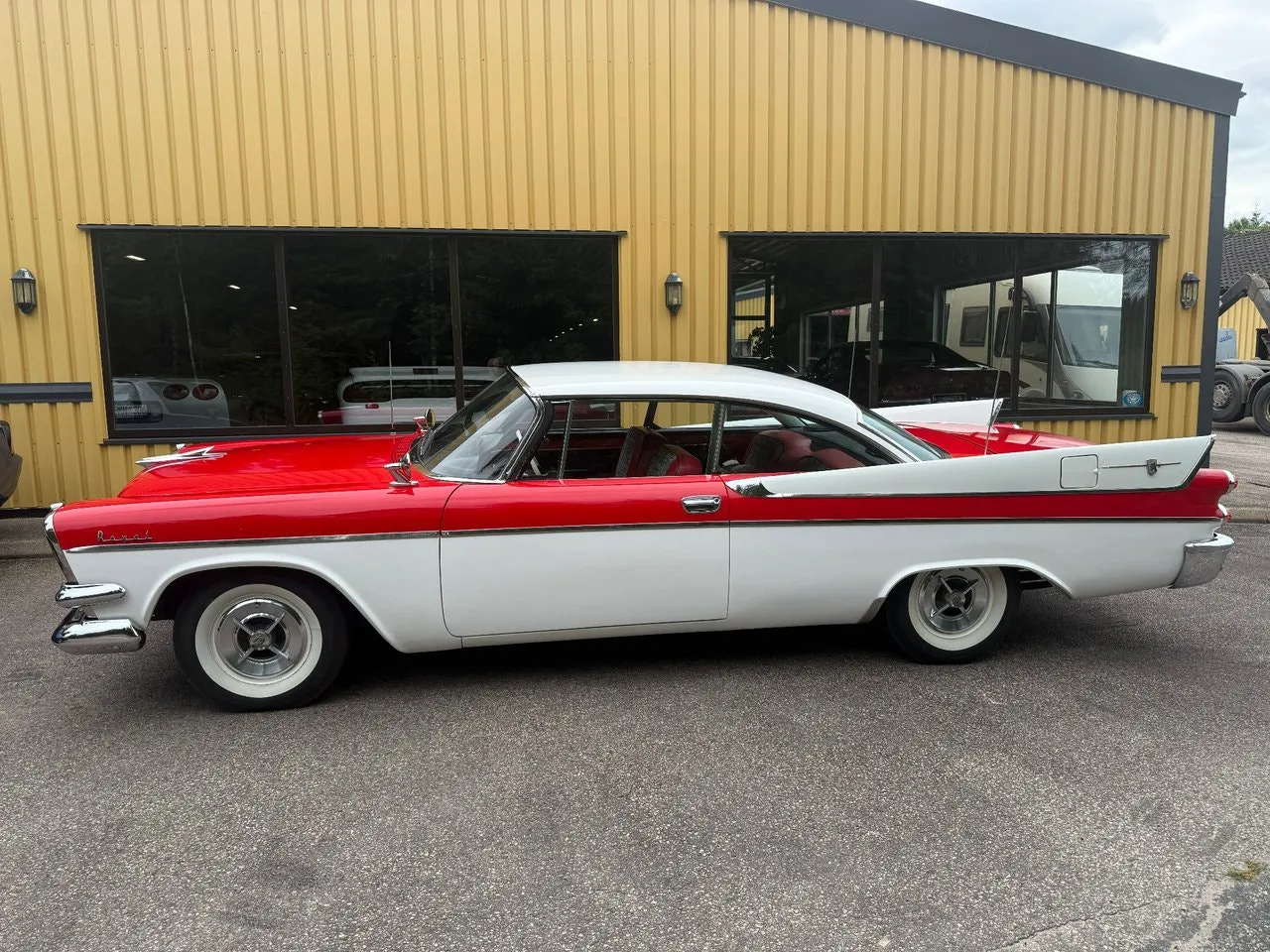 Vehicle image 6