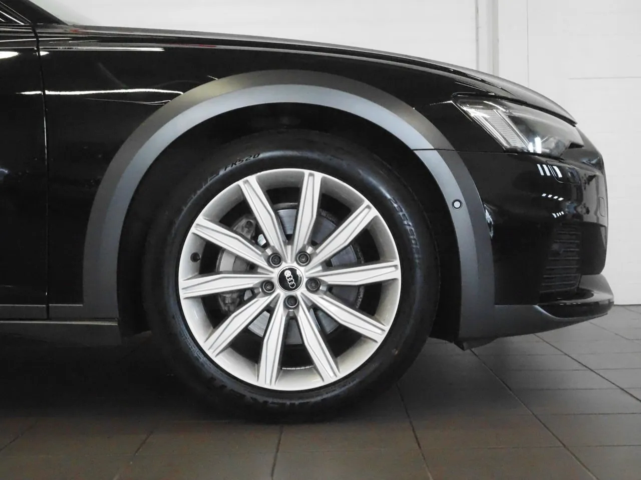 Vehicle image 6