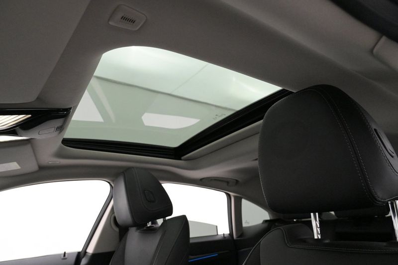 BMW i4 bild 20