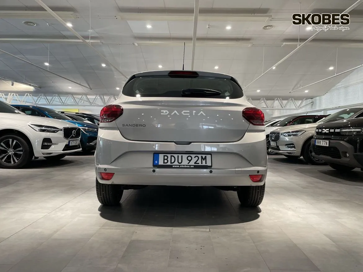 Vehicle image 4