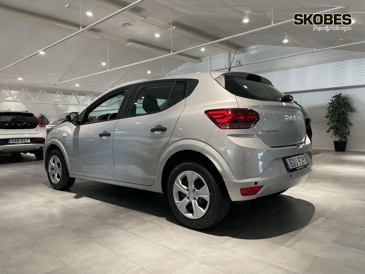 Vehicle image 3