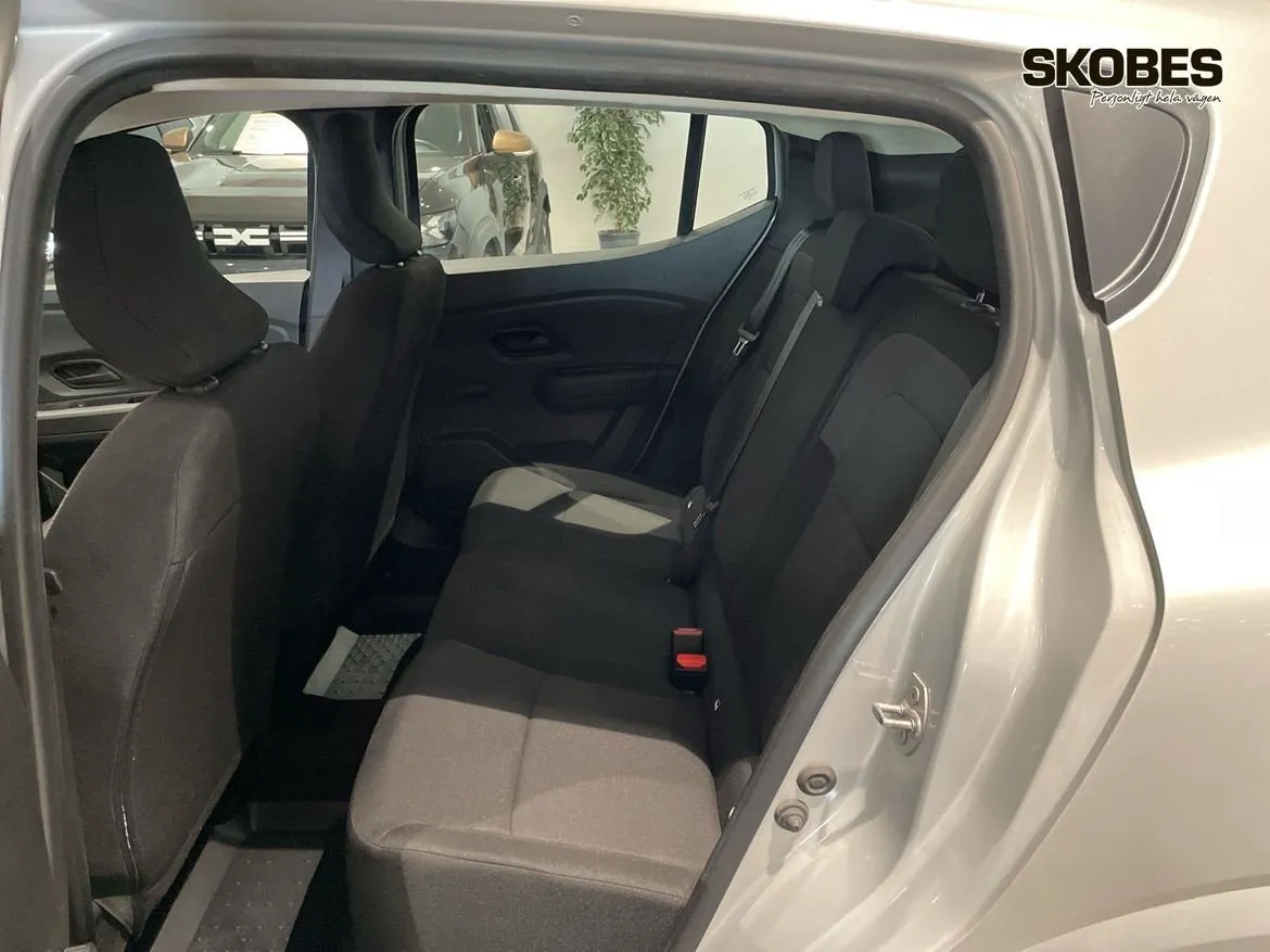 Vehicle image 7