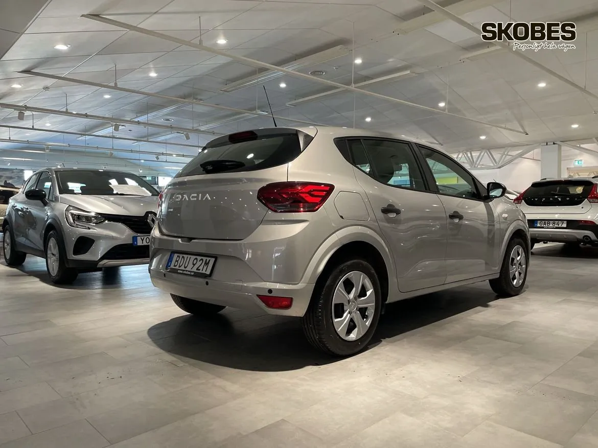 Vehicle image 5