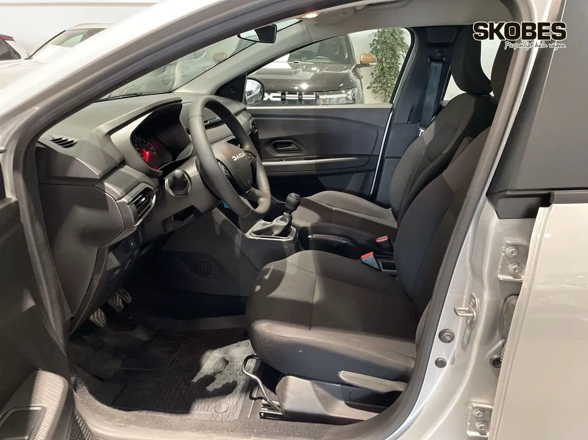 Vehicle image 6