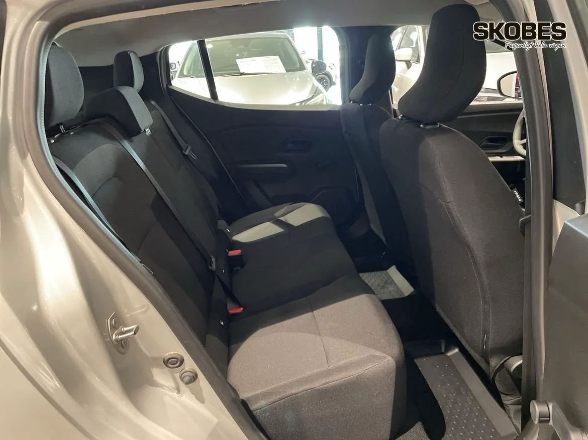 Vehicle image 8
