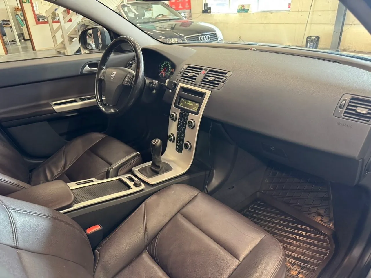 Vehicle image 7