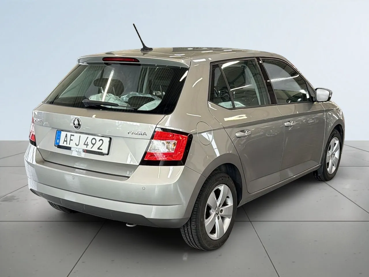 Vehicle image 5