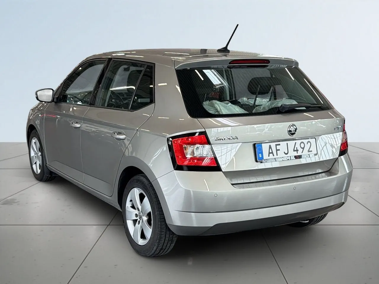 Vehicle image 4