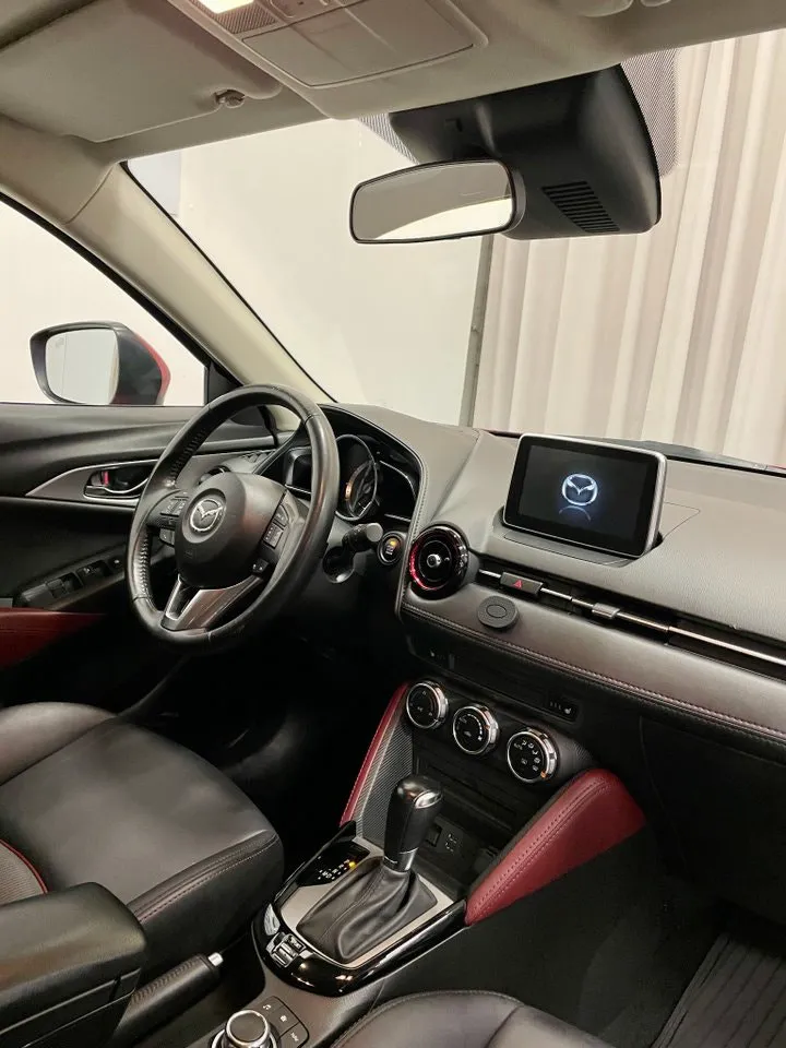 Vehicle image 17