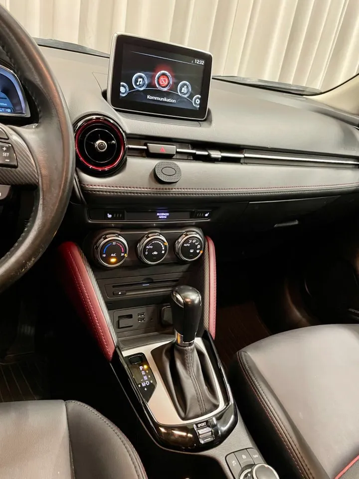 Vehicle image 14
