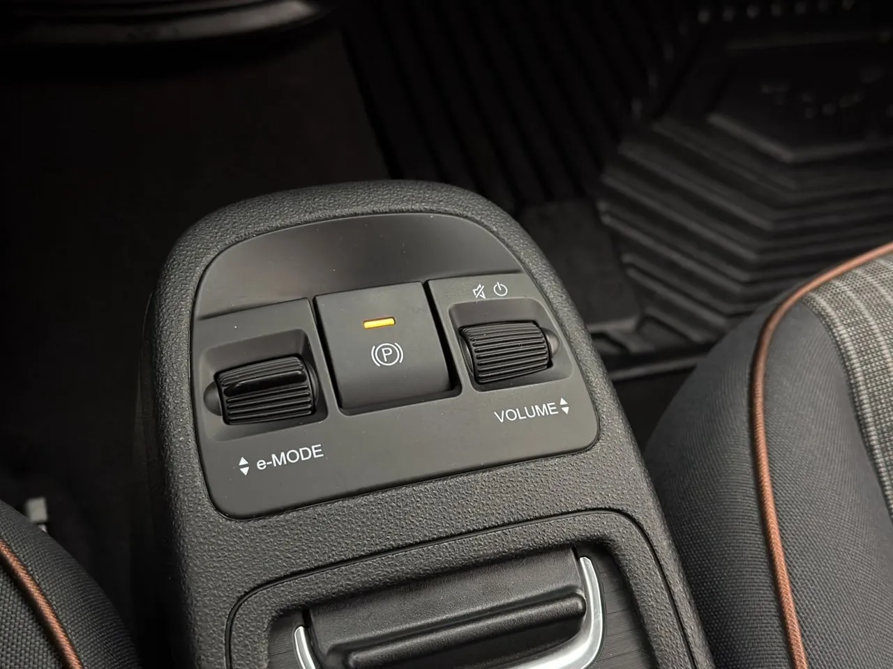 Vehicle image 27
