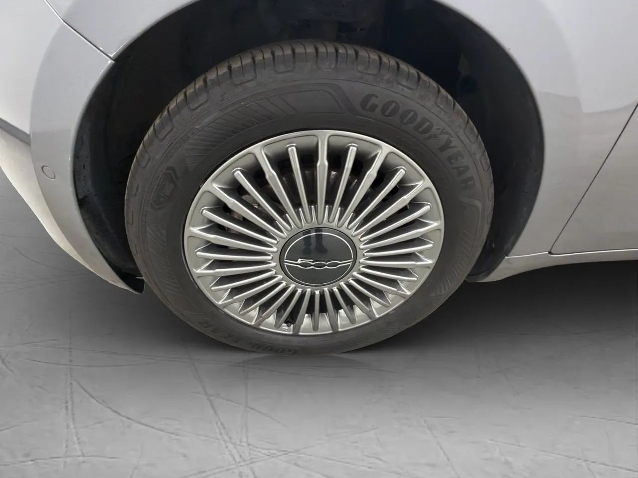 Vehicle image 33