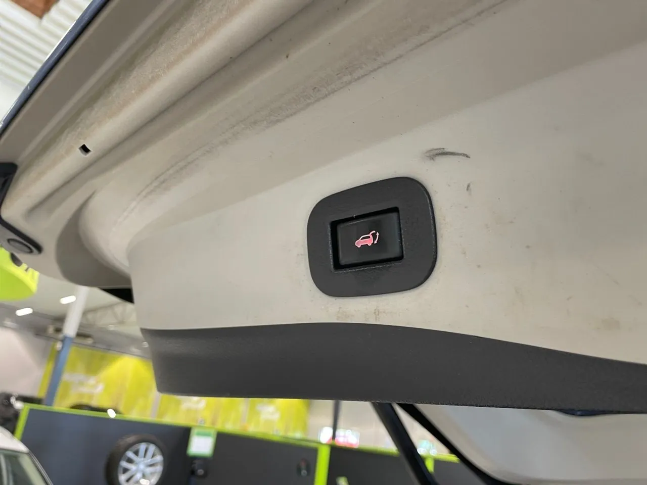 Vehicle image 21