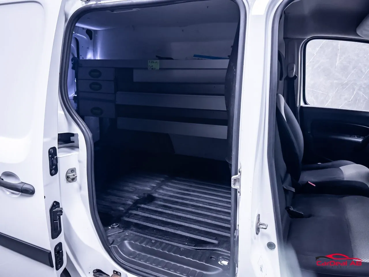 Vehicle image 15