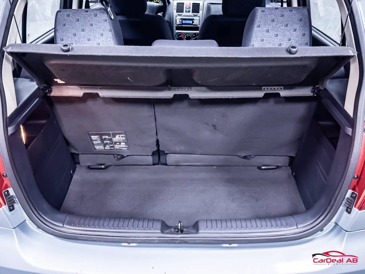 Vehicle image 16
