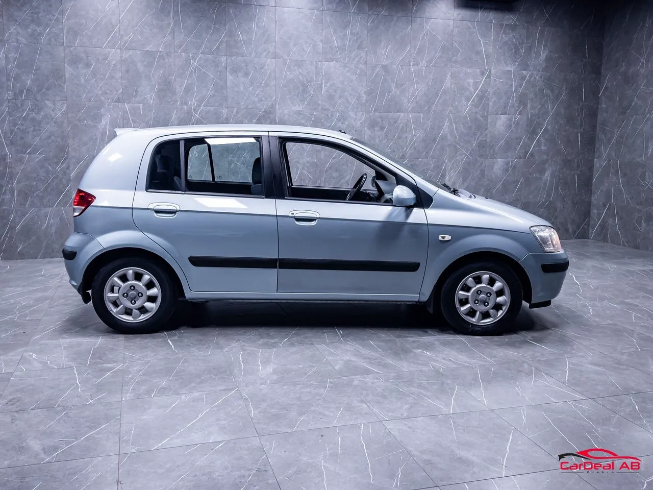 Vehicle image 7
