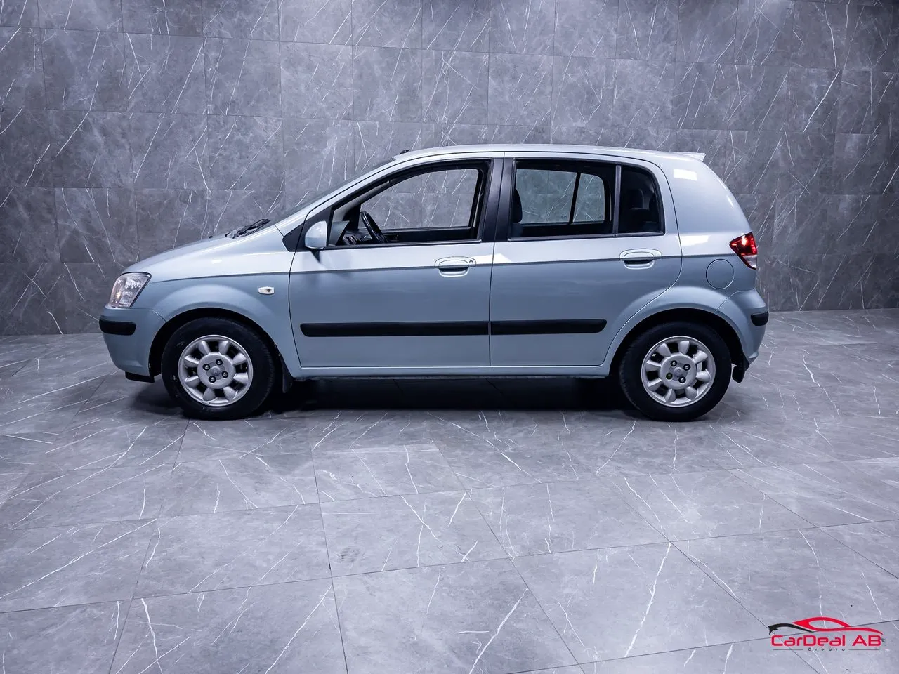 Vehicle image 3