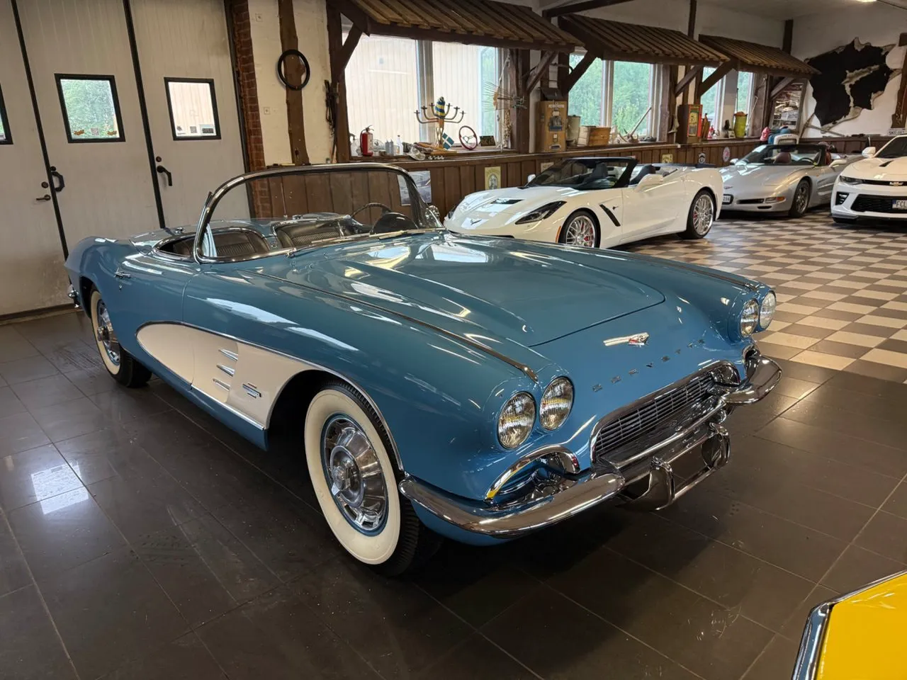 Vehicle image 11
