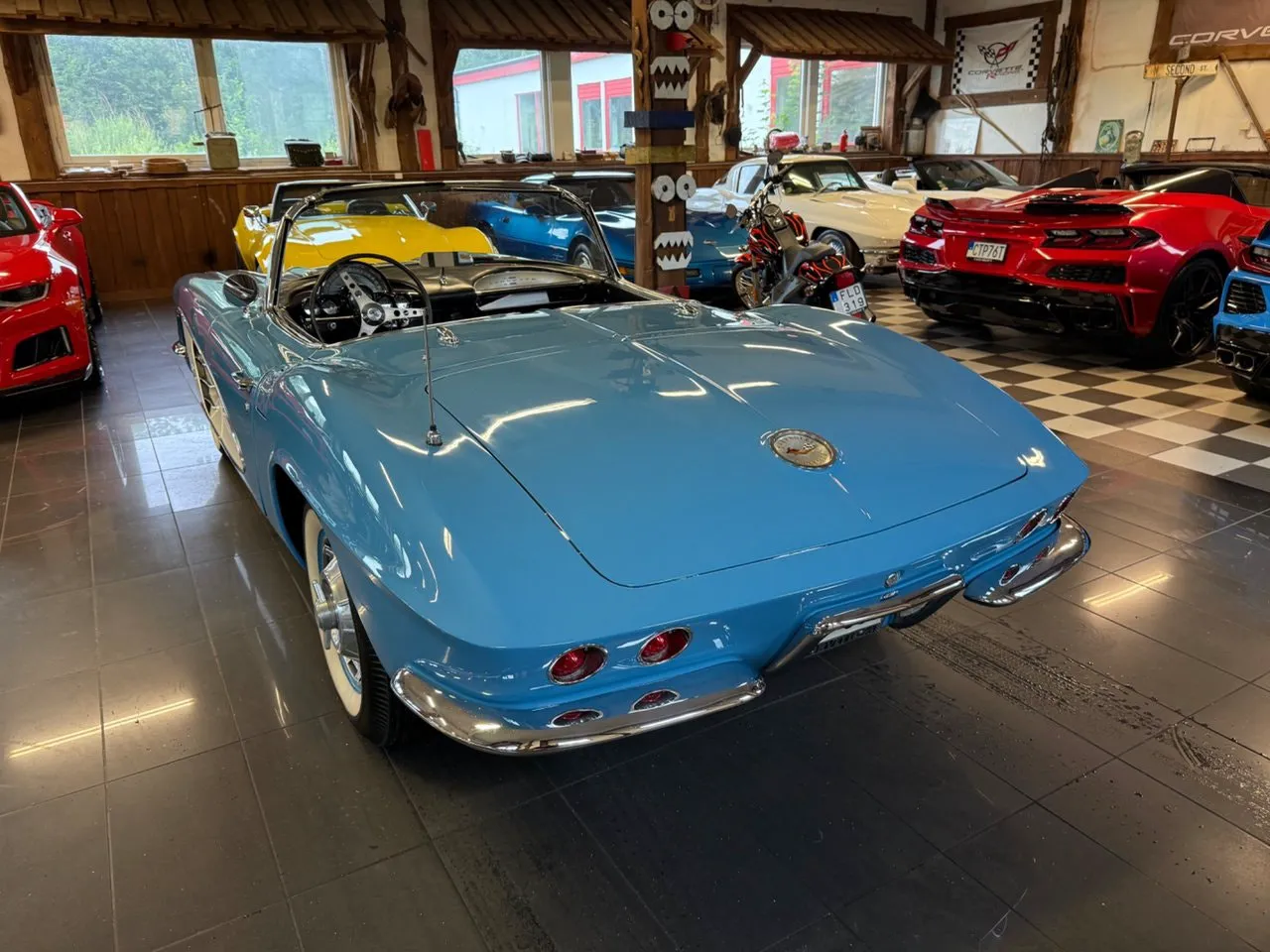 Vehicle image 6