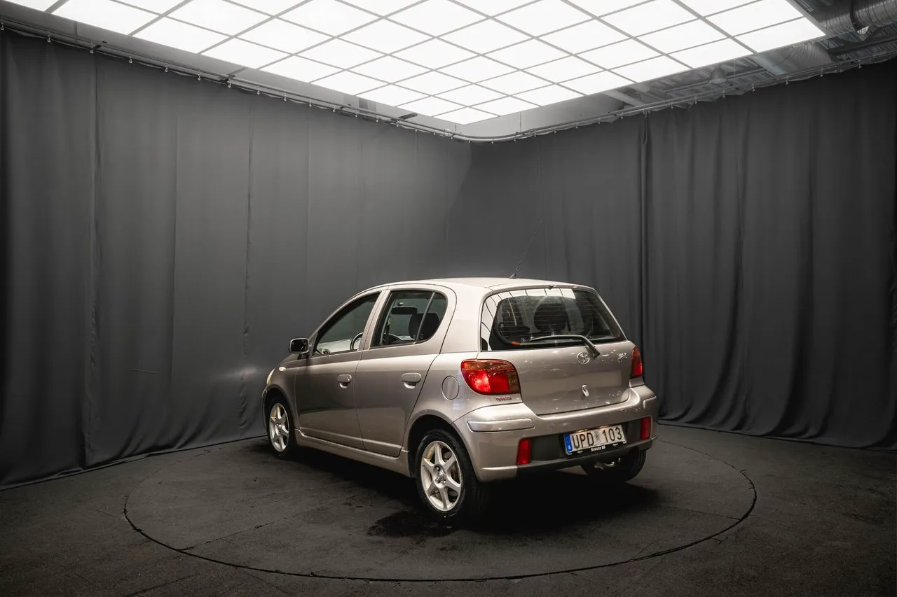 Vehicle image 7