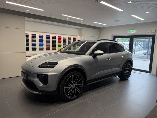 Porsche Macan 4 / Panoramatak / 408HK - 2026