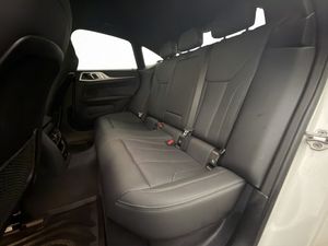BMW i4 bild 31