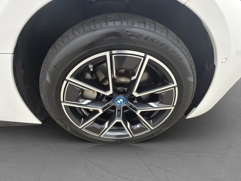 BMW i4 bild 37