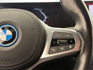 BMW i4 bild 19