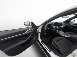 BMW i4 bild 11