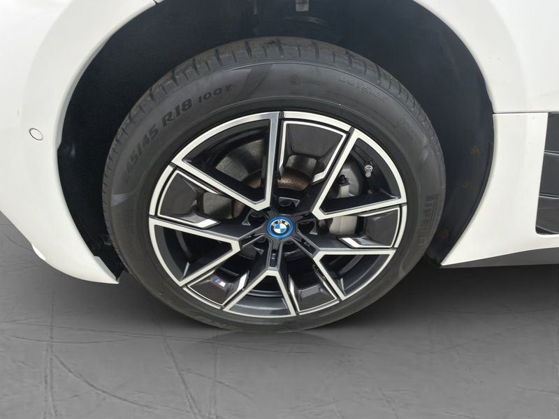 BMW i4 bild 34