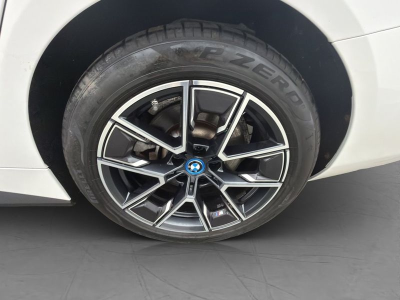 BMW i4 bild 35