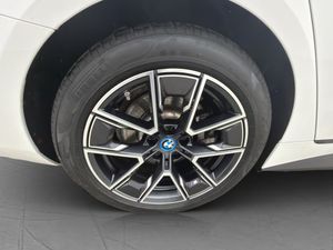 BMW i4 bild 36