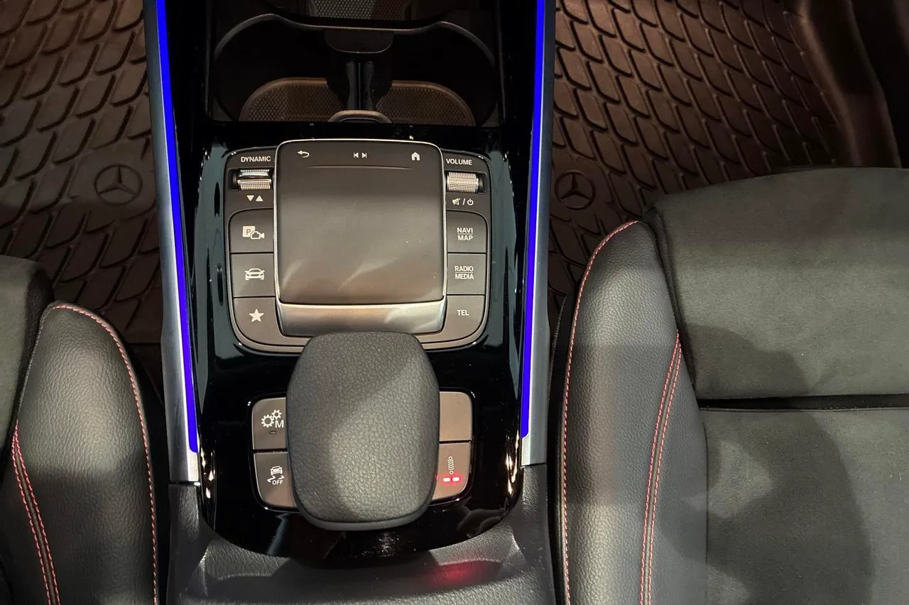 Vehicle image 18