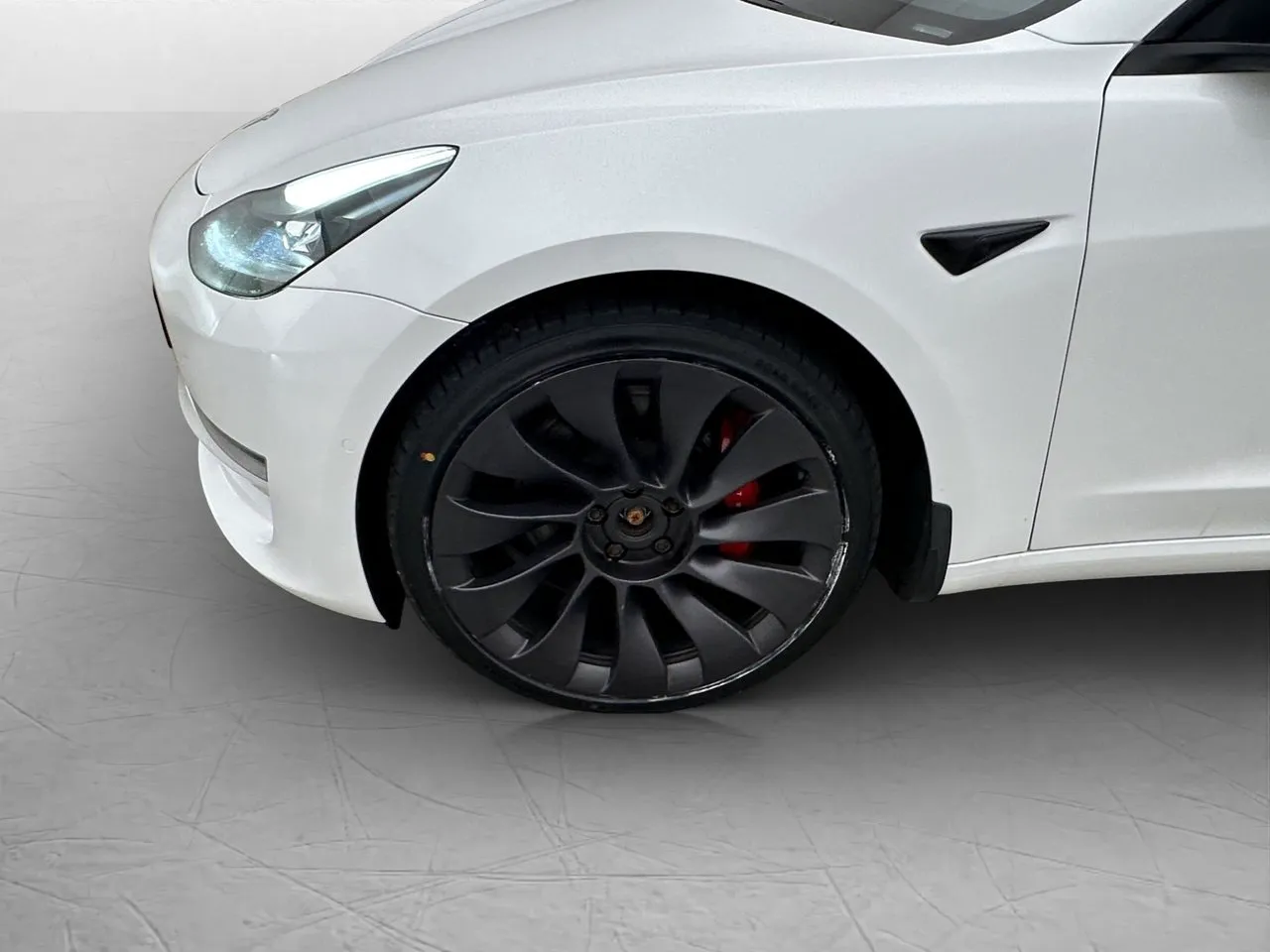 Vehicle image 32
