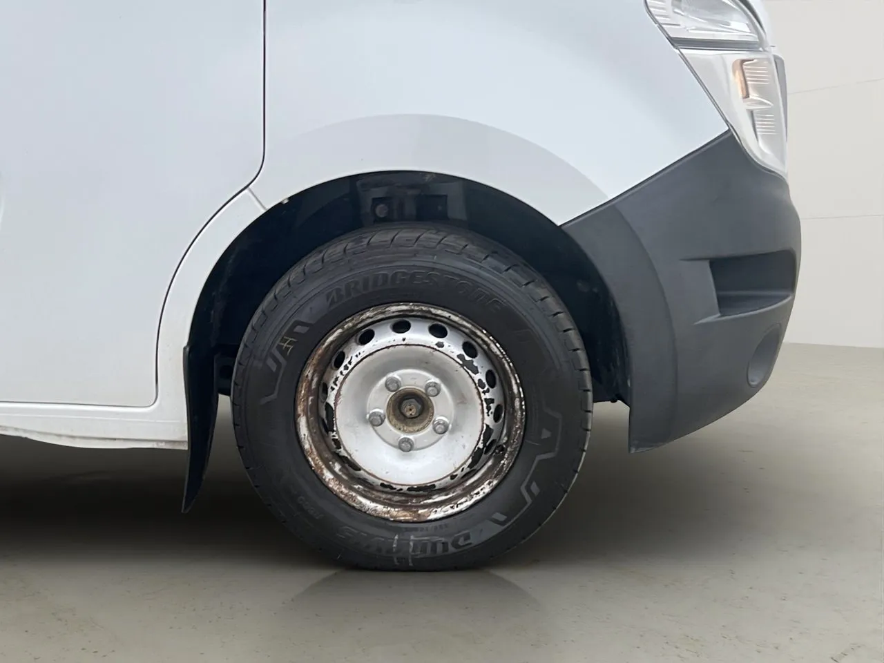 Vehicle image 30
