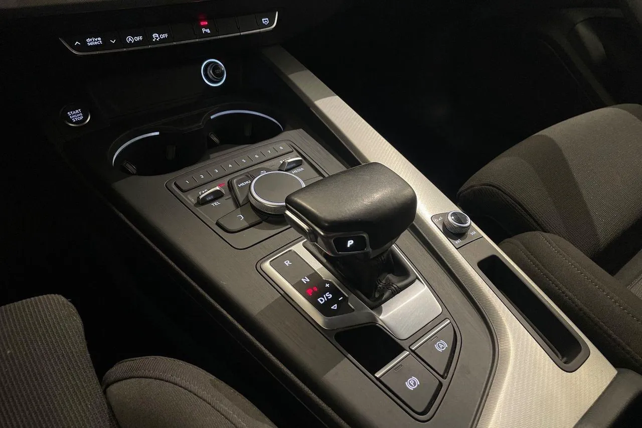 Vehicle image 16