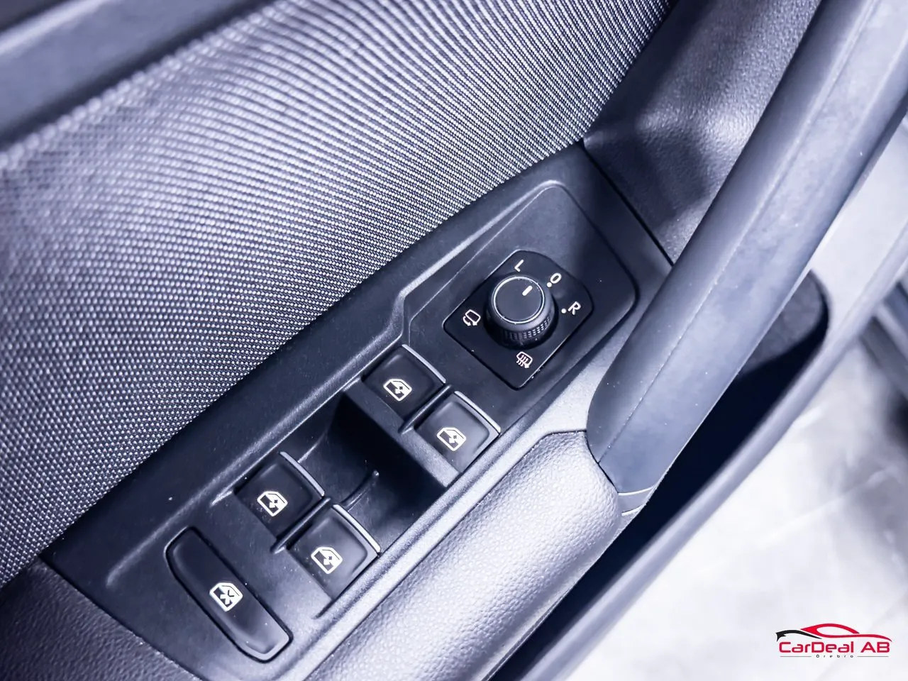 Vehicle image 30