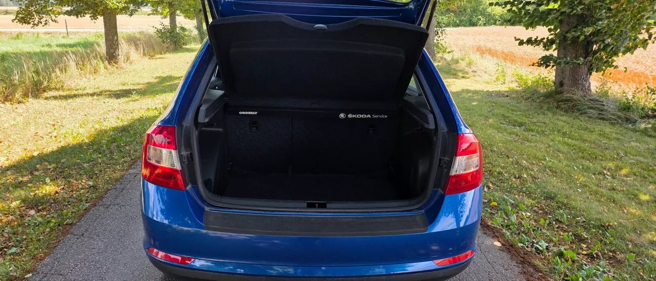 Vehicle image 16