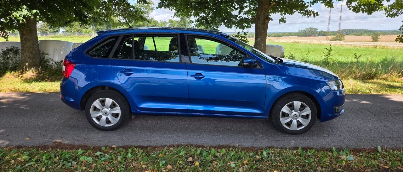 Vehicle image 7