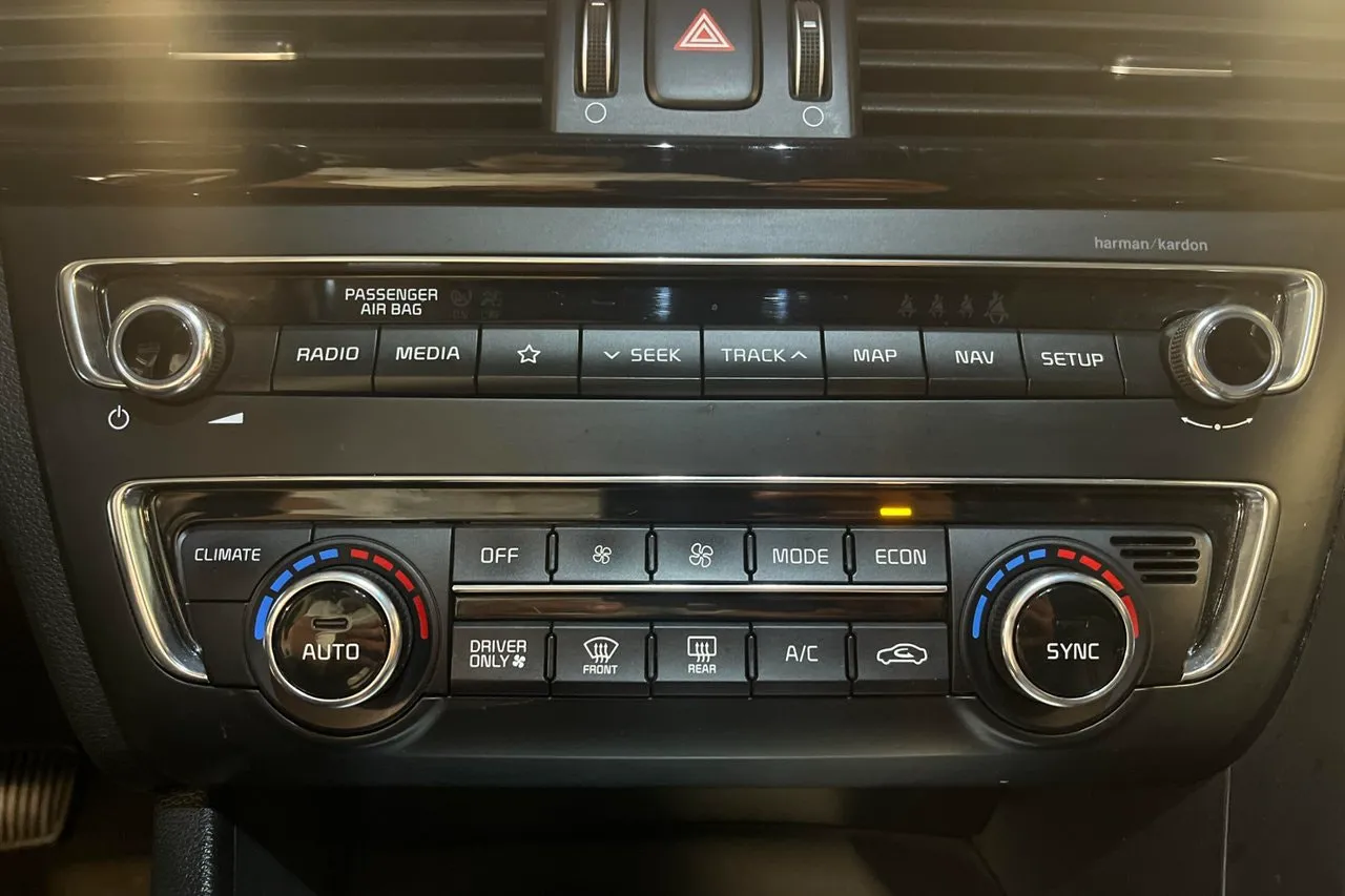 Vehicle image 28