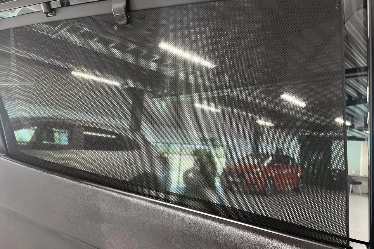 Vehicle image 32