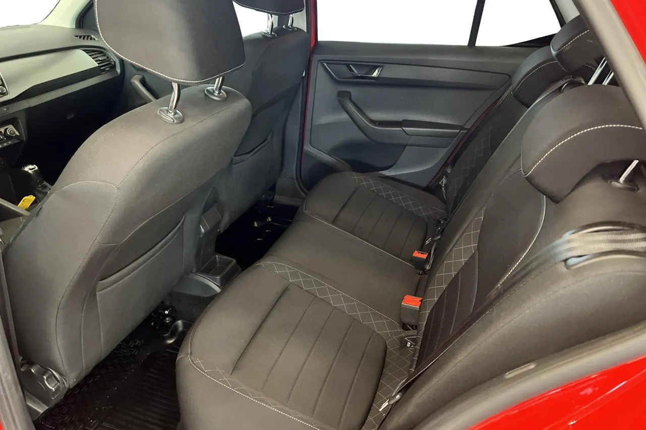Vehicle image 15